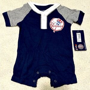 NWT New York Yankees 3-6M onesie